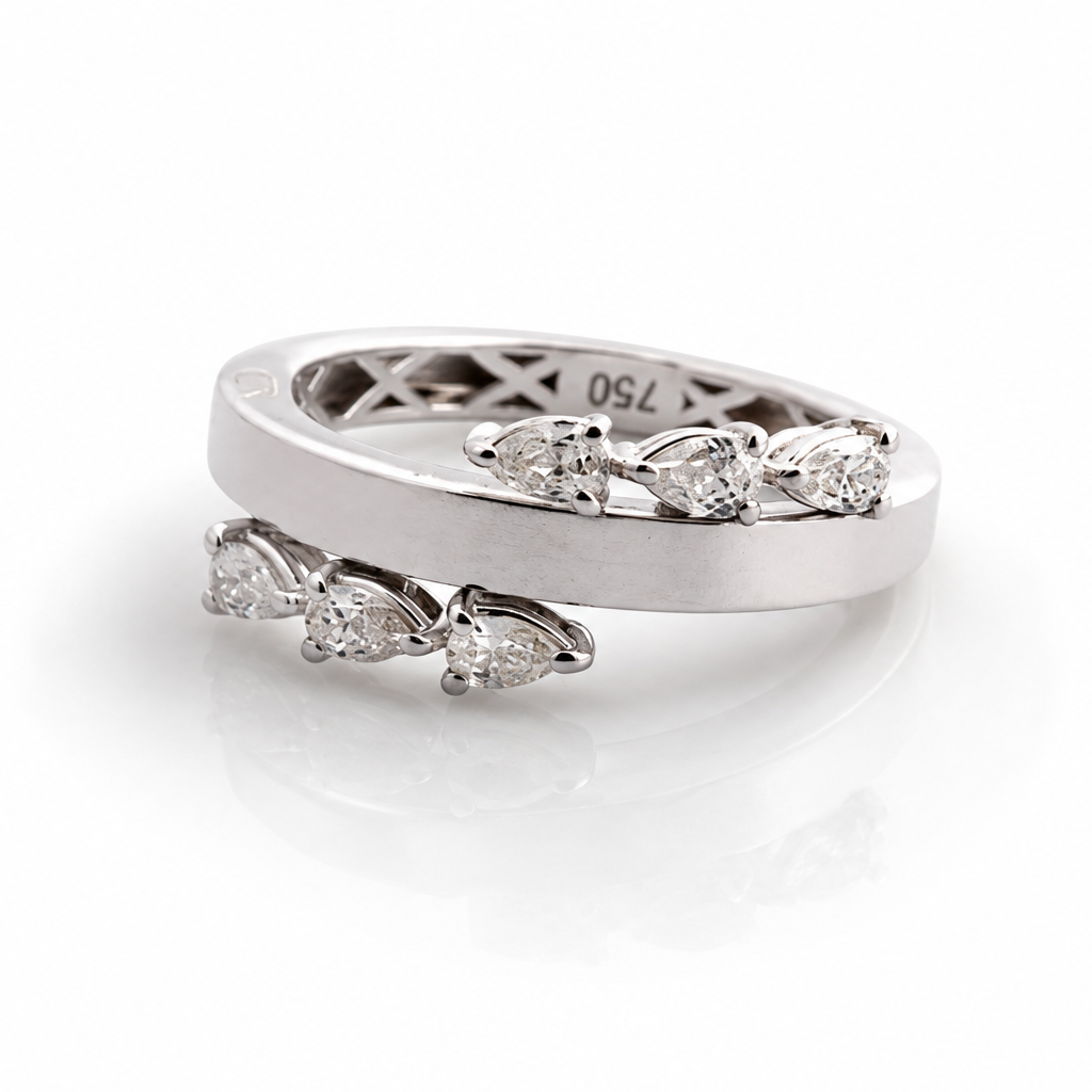 Simple Band with Pearshape Diamonds